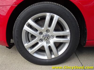 2010 Volkswagen Jetta SportWagen TDI   - Photo 12 - Cincinnati, OH 45255
