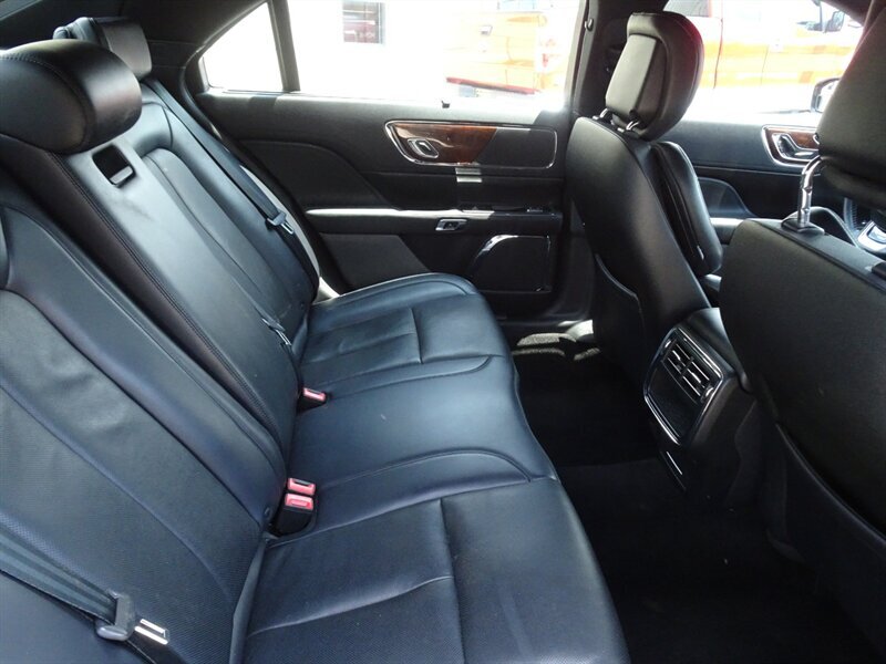 2017 Lincoln Continental Livery - Photo 11 - Cincinnati, OH 45255