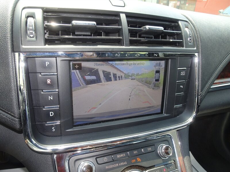 2017 Lincoln Continental Livery - Photo 23 - Cincinnati, OH 45255