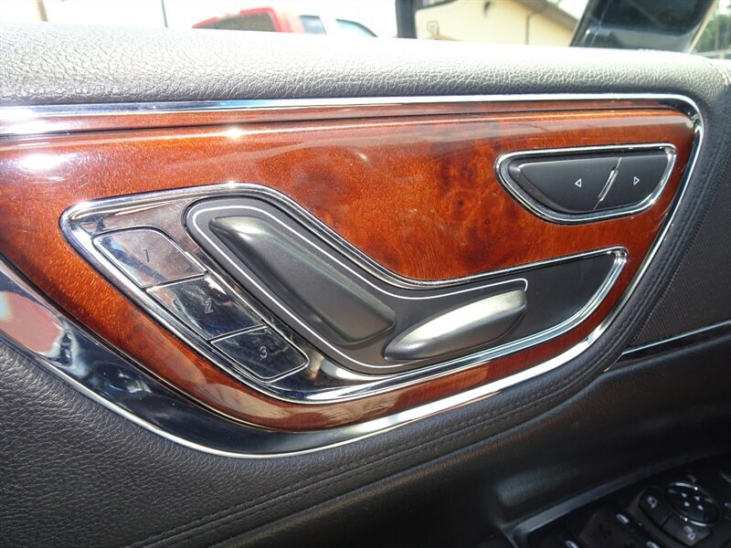 2017 Lincoln Continental Livery - Photo 27 - Cincinnati, OH 45255