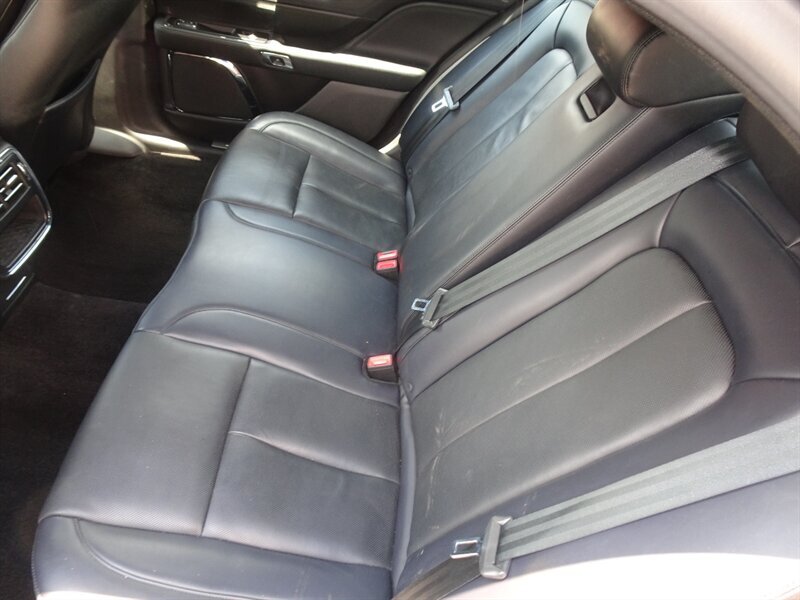 2017 Lincoln Continental Livery - Photo 15 - Cincinnati, OH 45255