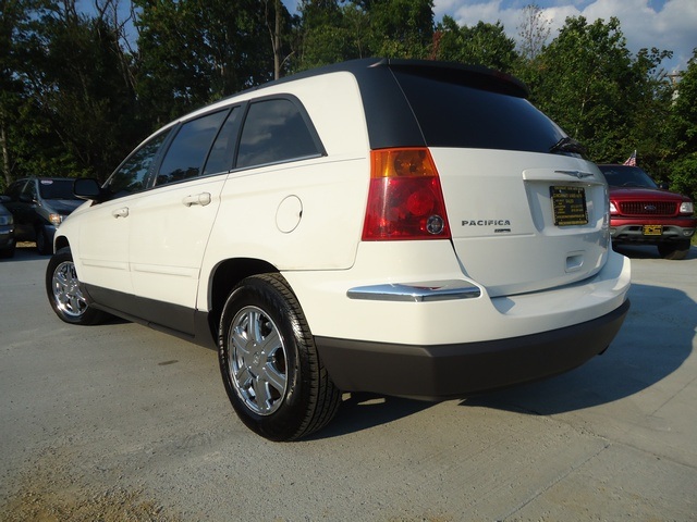 2005 Chrysler Pacifica Touring - Photo 12 - Cincinnati, OH 45255