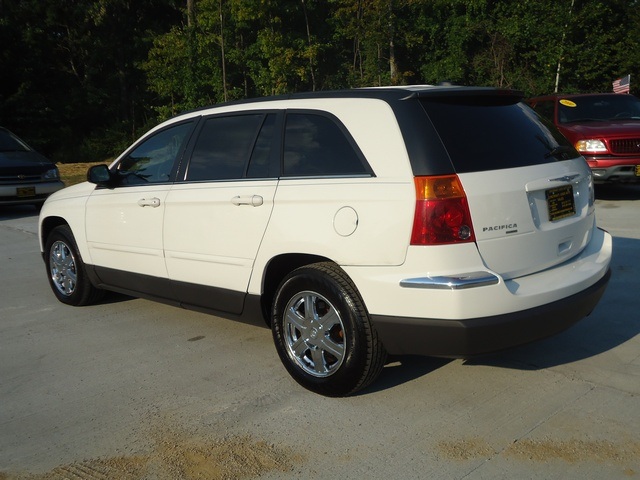 2005 Chrysler Pacifica Touring - Photo 4 - Cincinnati, OH 45255
