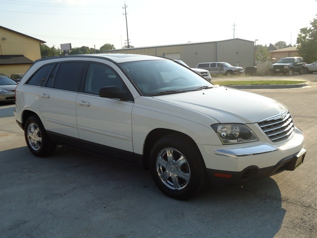 2005 Chrysler Pacifica Touring - Photo 1 - Cincinnati, OH 45255