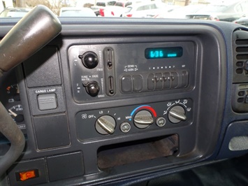 1995 Chevrolet C/K 2500 Series C2500 Cheyenne   - Photo 16 - Cincinnati, OH 45255