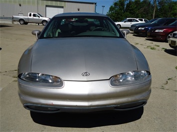 1998 Oldsmobile Aurora   - Photo 2 - Cincinnati, OH 45255