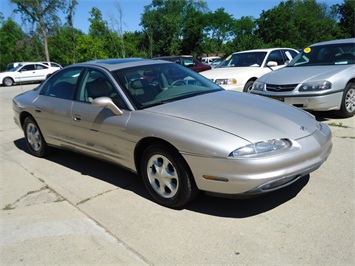 1998 Oldsmobile Aurora   - Photo 1 - Cincinnati, OH 45255