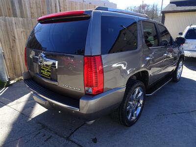 2011 Cadillac Escalade Luxury  6.2L V8 AWD - Photo 5 - Cincinnati, OH 45255