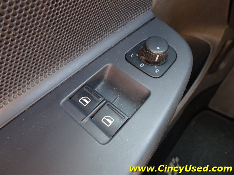 2008 Volkswagen R32 - Photo 23 - Cincinnati, OH 45255