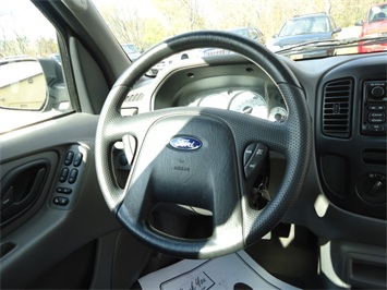 2002 Ford Escape XLS   - Photo 17 - Cincinnati, OH 45255