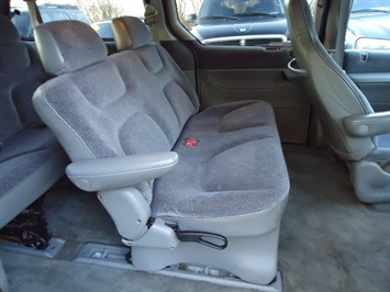 1997 Dodge Grand Caravan   - Photo 8 - Cincinnati, OH 45255