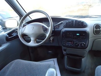 1997 Dodge Grand Caravan   - Photo 14 - Cincinnati, OH 45255