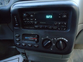 1997 Dodge Grand Caravan   - Photo 17 - Cincinnati, OH 45255