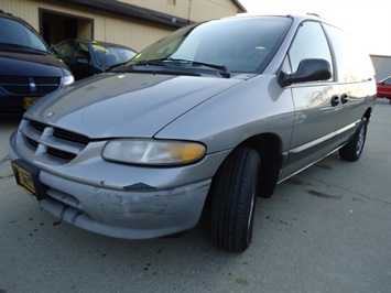 1997 Dodge Grand Caravan   - Photo 11 - Cincinnati, OH 45255