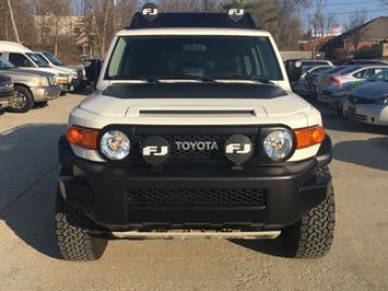 2008 Toyota FJ Cruiser   - Photo 2 - Cincinnati, OH 45255