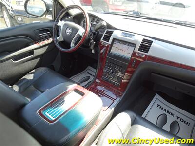 2012 Cadillac Escalade ESV Luxury   - Photo 15 - Cincinnati, OH 45255