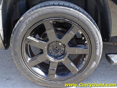 2012 Cadillac Escalade ESV Luxury   - Photo 33 - Cincinnati, OH 45255