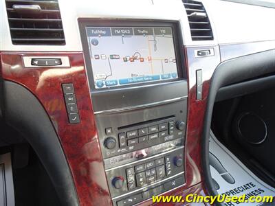 2012 Cadillac Escalade ESV Luxury   - Photo 17 - Cincinnati, OH 45255