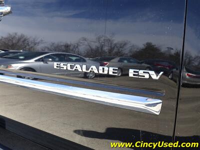 2012 Cadillac Escalade ESV Luxury   - Photo 27 - Cincinnati, OH 45255