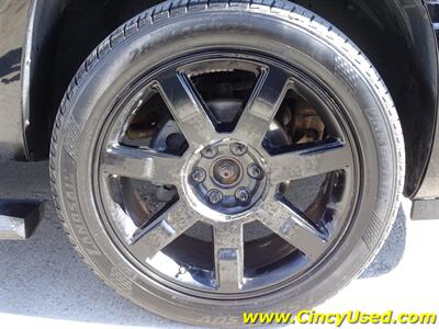 2012 Cadillac Escalade ESV Luxury   - Photo 32 - Cincinnati, OH 45255