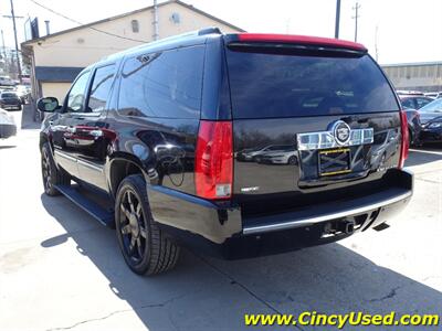2012 Cadillac Escalade ESV Luxury   - Photo 8 - Cincinnati, OH 45255