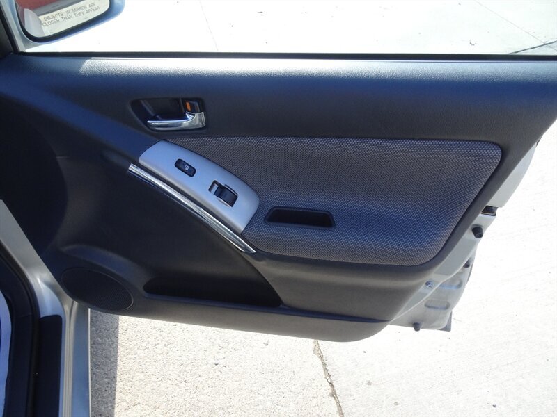 2003 Toyota Matrix XR - Photo 24 - Cincinnati, OH 45255