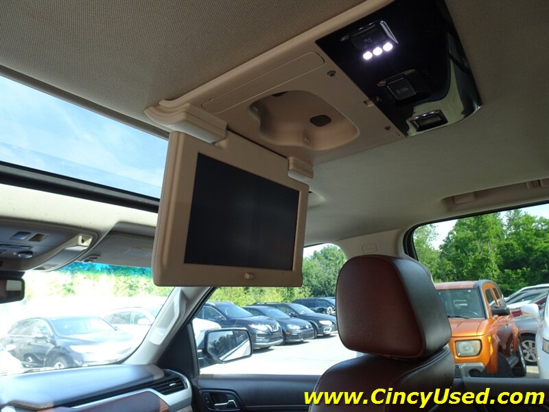 2015 Chevrolet Suburban LTZ - Photo 17 - Cincinnati, OH 45255
