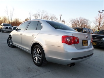 2005 Volkswagen Jetta 2.5   - Photo 12 - Cincinnati, OH 45255