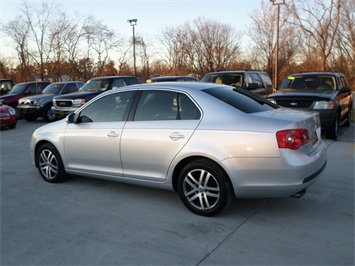 2005 Volkswagen Jetta 2.5   - Photo 4 - Cincinnati, OH 45255