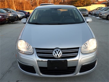 2005 Volkswagen Jetta 2.5   - Photo 2 - Cincinnati, OH 45255