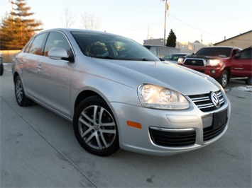 2005 Volkswagen Jetta 2.5   - Photo 10 - Cincinnati, OH 45255