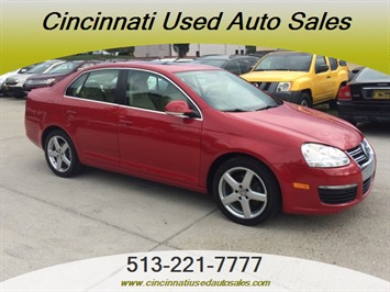 2010 Volkswagen Jetta TDI   - Photo 1 - Cincinnati, OH 45255