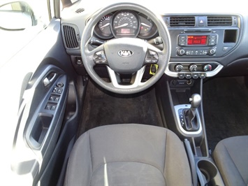 2013 Kia Rio LX   - Photo 6 - Cincinnati, OH 45255