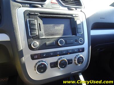 2014 Volkswagen Eos Komfort 2.0L I4 FWD   - Photo 17 - Cincinnati, OH 45255