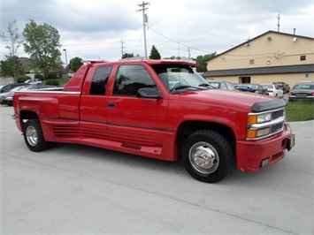 1995 Chevrolet C/K 3500 Series C3500 Silverado   - Photo 1 - Cincinnati, OH 45255