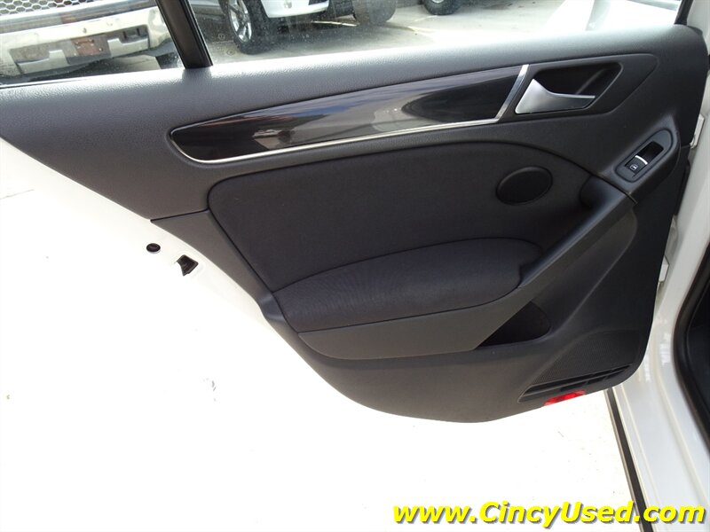 2011 Volkswagen GTI - Photo 21 - Cincinnati, OH 45255