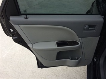 2005 Mercury Montego Luxury - Photo 24 - Cincinnati, OH 45255