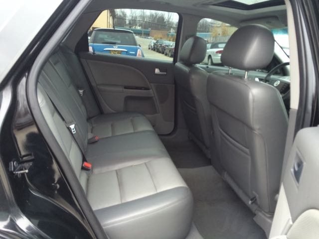 2005 Mercury Montego Luxury - Photo 9 - Cincinnati, OH 45255