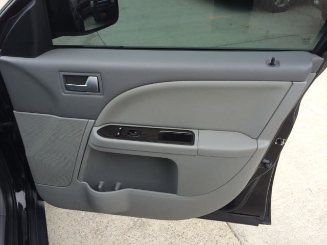 2005 Mercury Montego Luxury - Photo 23 - Cincinnati, OH 45255