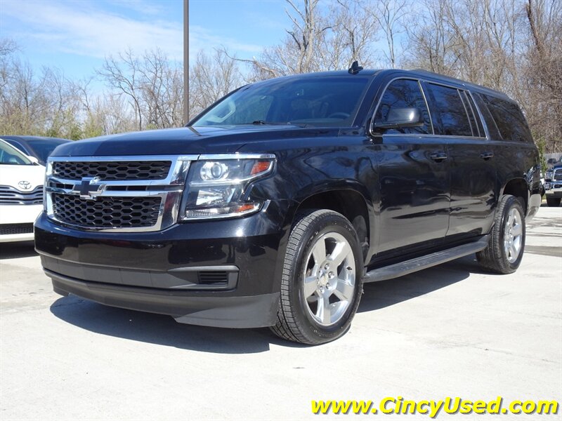2018 Chevrolet Suburban LT - Photo 3 - Cincinnati, OH 45255