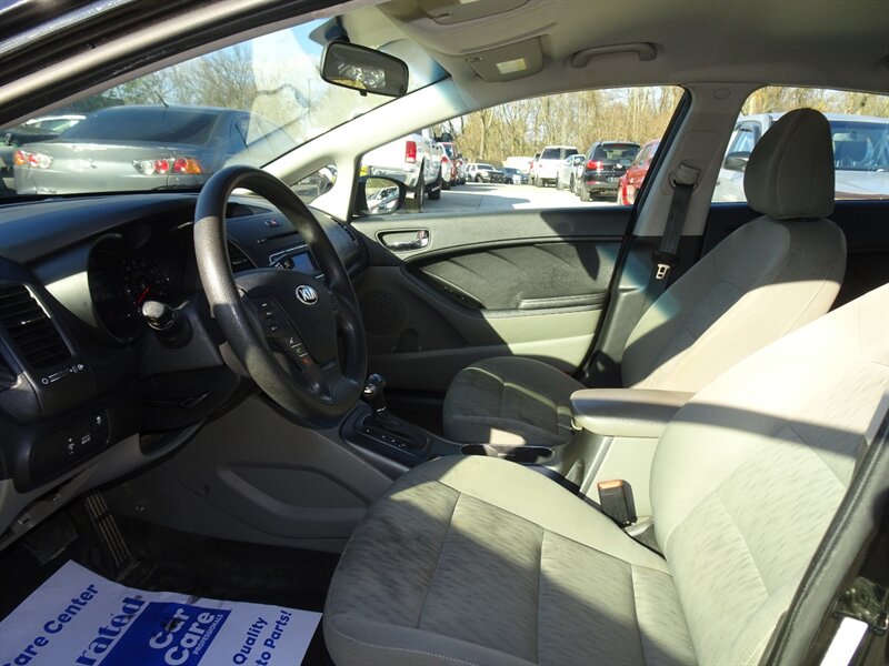2016 Kia Forte LX  I4 FWD - Photo 10 - Cincinnati, OH 45255