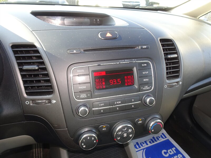 2016 Kia Forte LX  I4 FWD - Photo 14 - Cincinnati, OH 45255