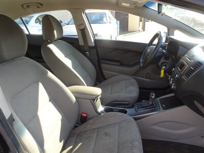 2016 Kia Forte LX  I4 FWD - Photo 12 - Cincinnati, OH 45255