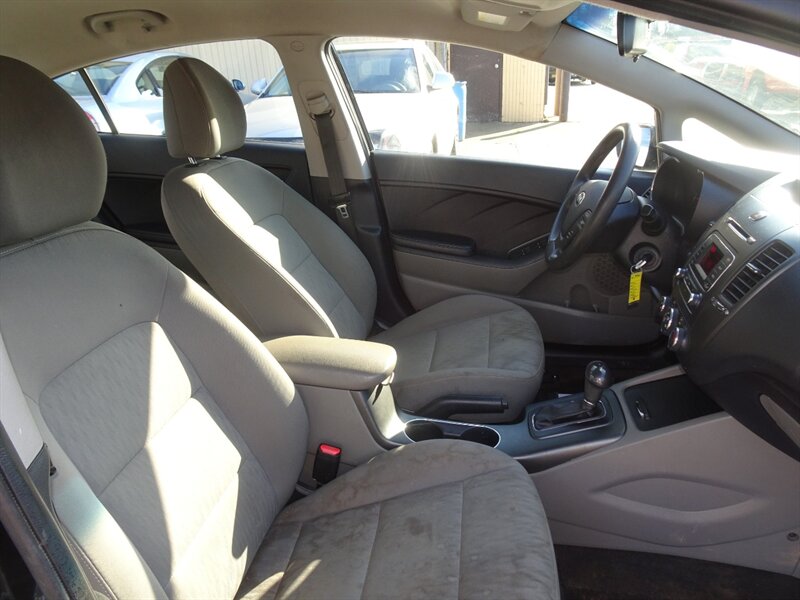 2016 Kia Forte LX  I4 FWD - Photo 12 - Cincinnati, OH 45255