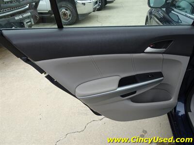 2010 Honda Accord EX-L V6 w/Navi   - Photo 28 - Cincinnati, OH 45255