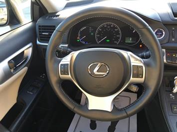 2012 Lexus CT 200h Premium   - Photo 19 - Cincinnati, OH 45255