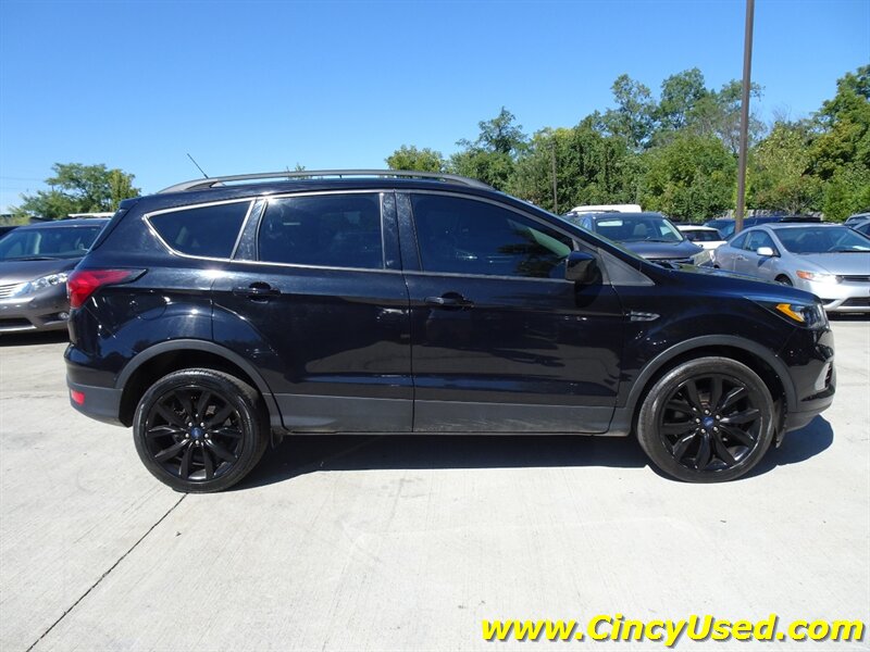 2019 Ford Escape SE - Photo 6 - Cincinnati, OH 45255