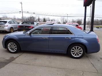 2011 Chrysler 300 C   - Photo 10 - Cincinnati, OH 45255