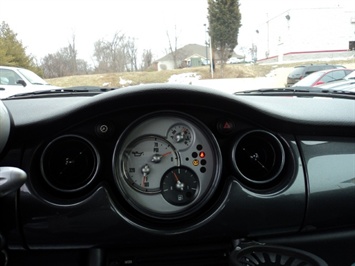 2005 MINI Cooper S   - Photo 18 - Cincinnati, OH 45255