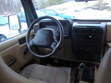 2000 Jeep Wrangler Sport   - Photo 7 - Cincinnati, OH 45255